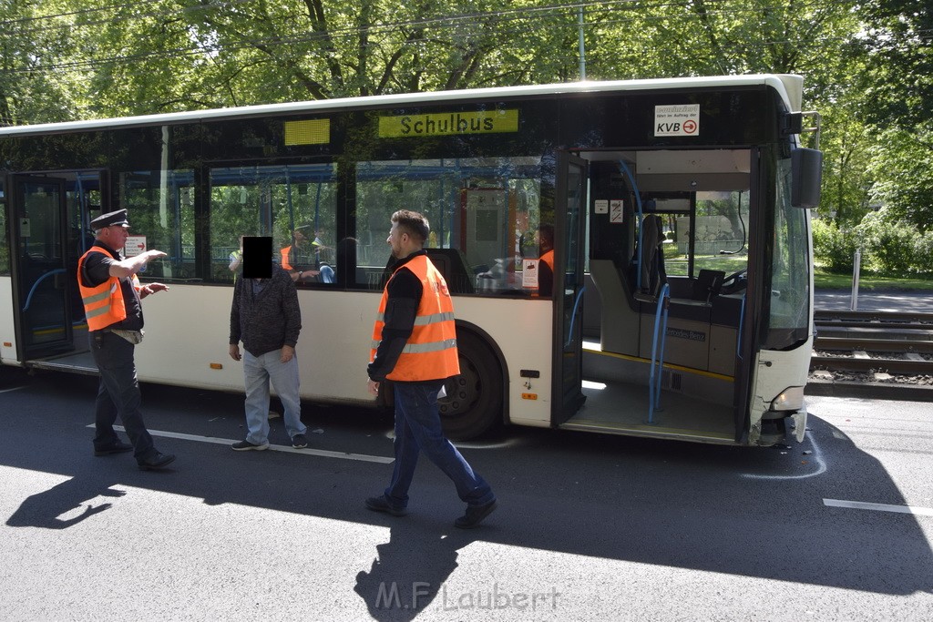 VU Schulbus Taxi Severinsbruecke Rich Innenstadt P51.JPG - Miklos Laubert